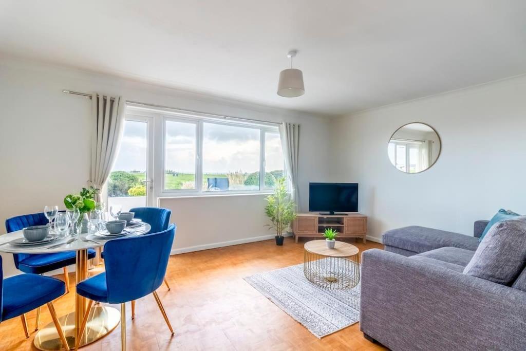 Beautiful Sea View 2 Bedroom Sleeps 6-Free Parking Bournemouth Esterno foto