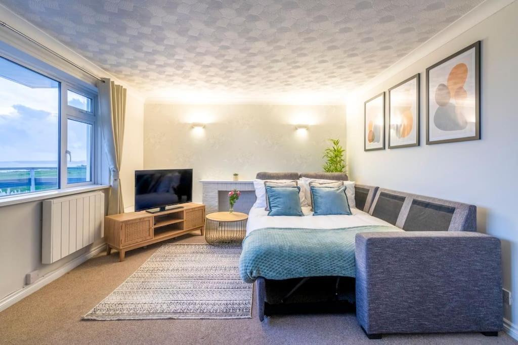 Beautiful Sea View 2 Bedroom Sleeps 6-Free Parking Bournemouth Esterno foto