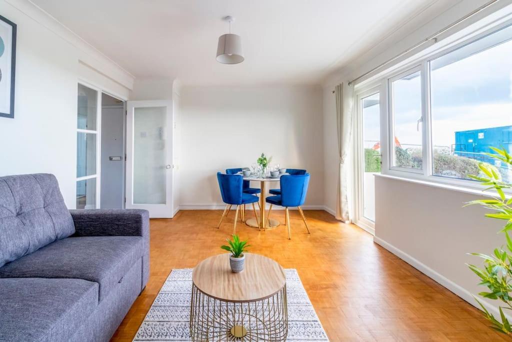 Beautiful Sea View 2 Bedroom Sleeps 6-Free Parking Bournemouth Esterno foto